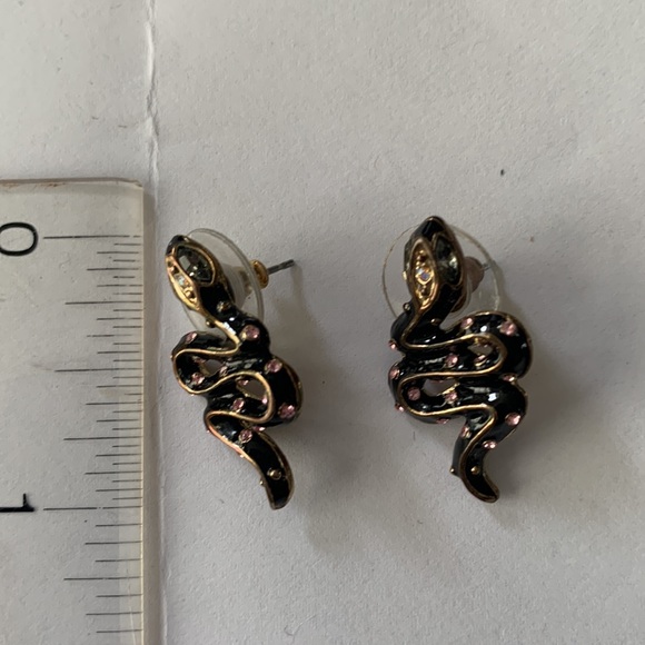Betsy Johnson antiqued gold tone snake costume pierced earrings - Picture 3 of 4